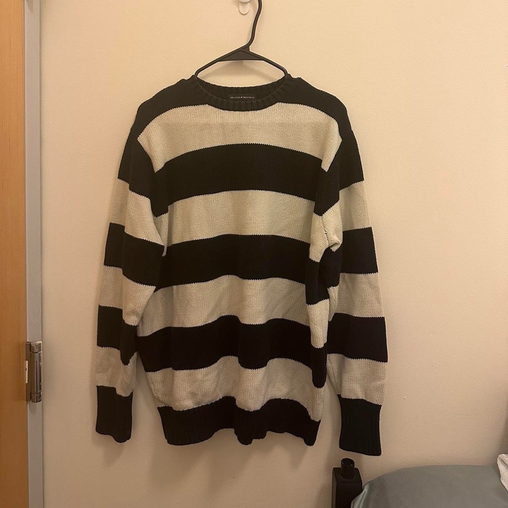 Brandy Melville Black and White Crewneck Sweater